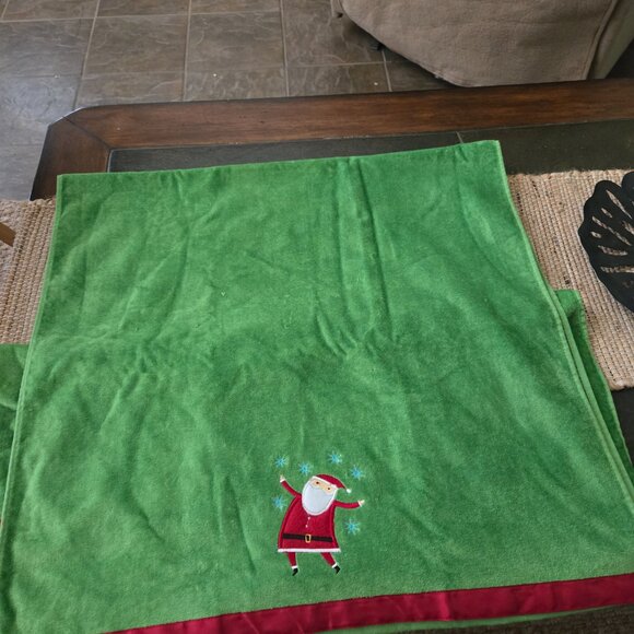 Christmas Themed Hand Towels - Picture 4 of 9